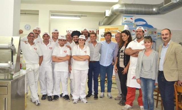 Gruppo allievi, maestri e giuria Pizza.it School Gruppo allievi, maestri e giuria Pizza.it School