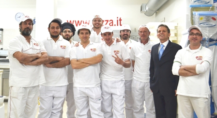 Gruppo pizzaioli e Umberto Bachetti Gruppo pizzaioli e Umberto Bachetti